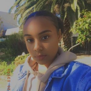Meet your Posher, Kmoni